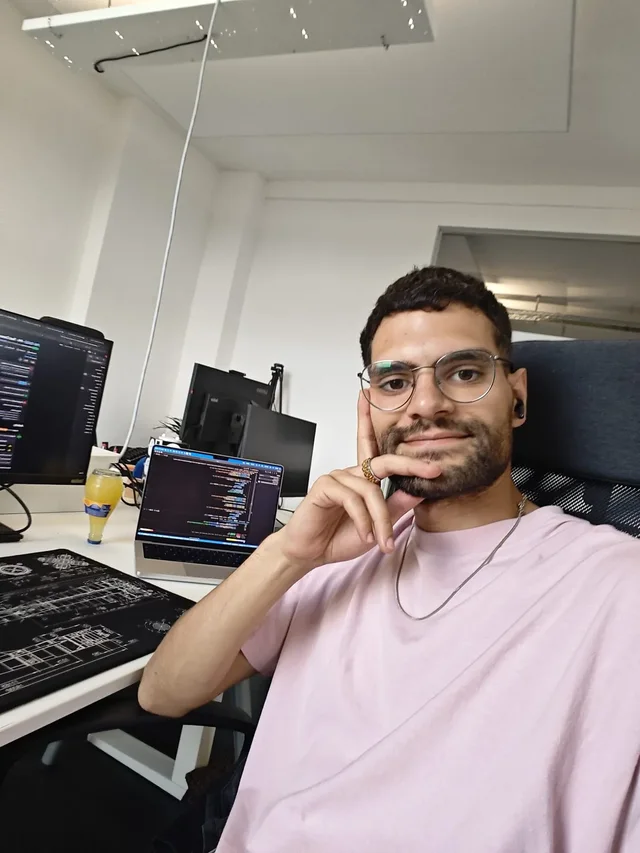 Am Doppelmonitor-Setup mit offenem Code
