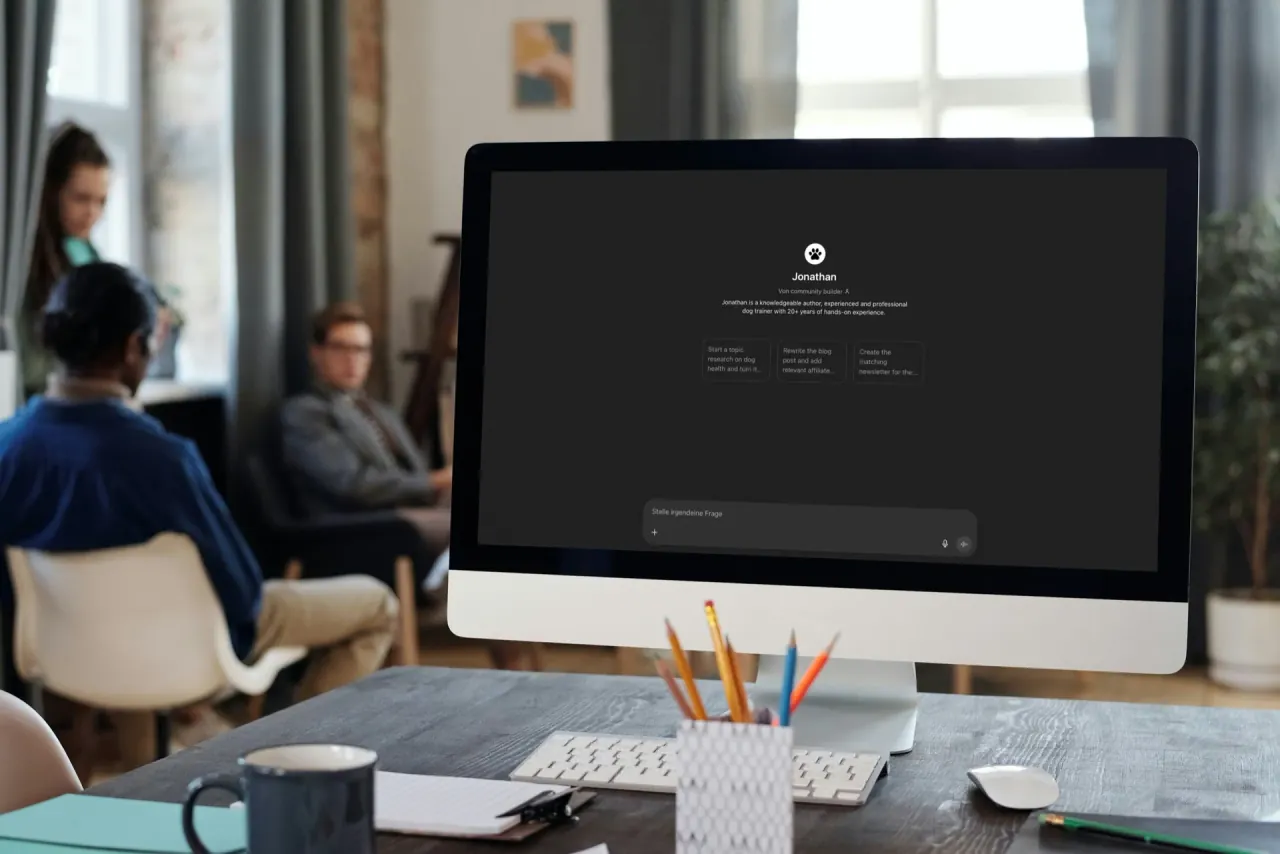 Custom GPT Texter – iMac im Studio